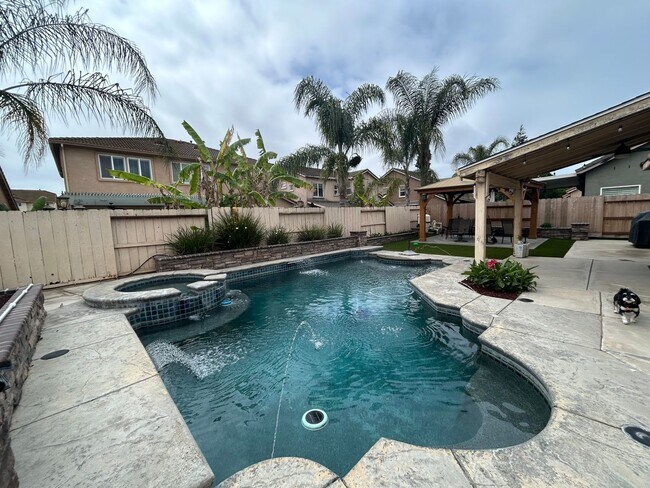 Building Photo - 3052 Red Oak Ct