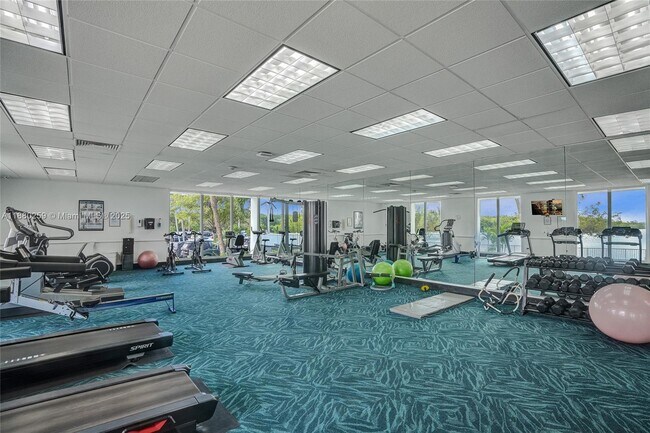 Building Photo - 500 Bayview Dr