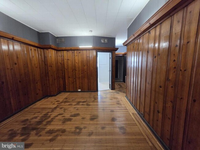 Building Photo - 633 E Allegheny Ave