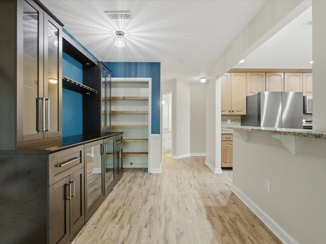 Building Photo - 9437 Fairmead Dr