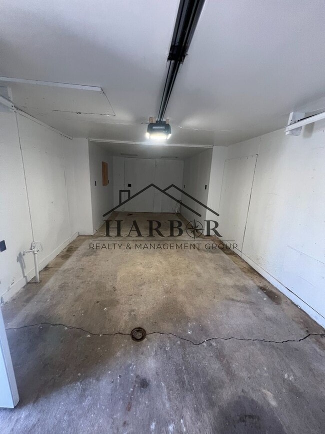 Building Photo - Newly Remodeled 2 Bedroom + Bonus Room Home