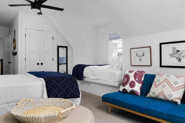 Building Photo - 11505 SW Oaks