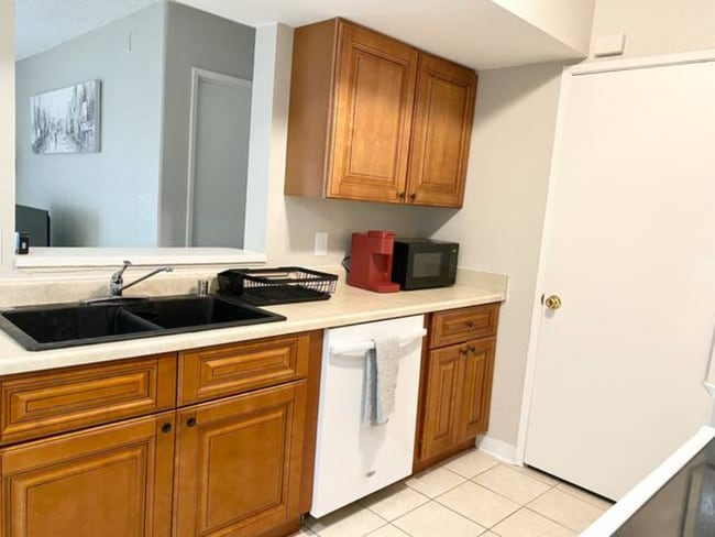 Building Photo - 211 Mission Laguna Ln