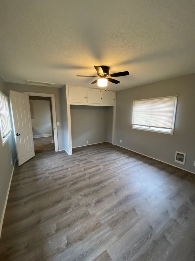 Building Photo - 3 Bedroom 1 Bath Home