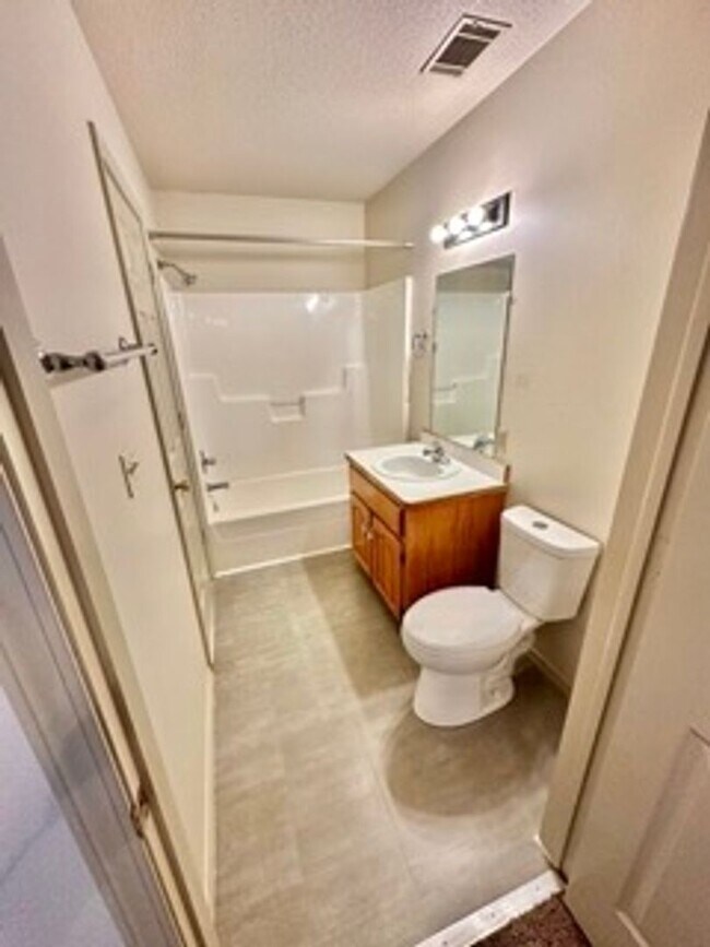 Building Photo - 1-Bed/ 1-Bath unit in Beautiful Loma Linda gated Subdivision Deposit-$825/Rent-$825