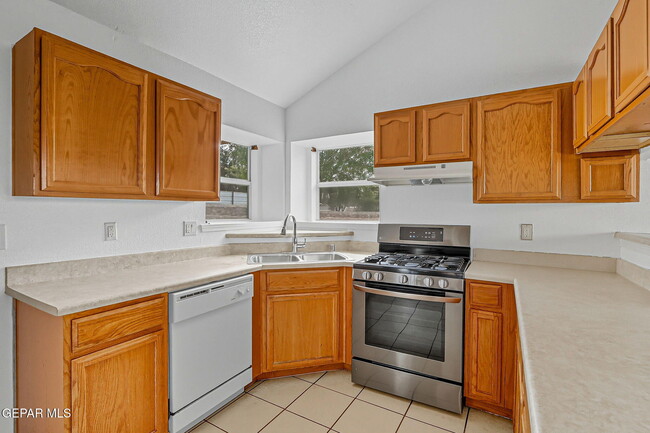 Building Photo - 14336 Puentecillas Dr
