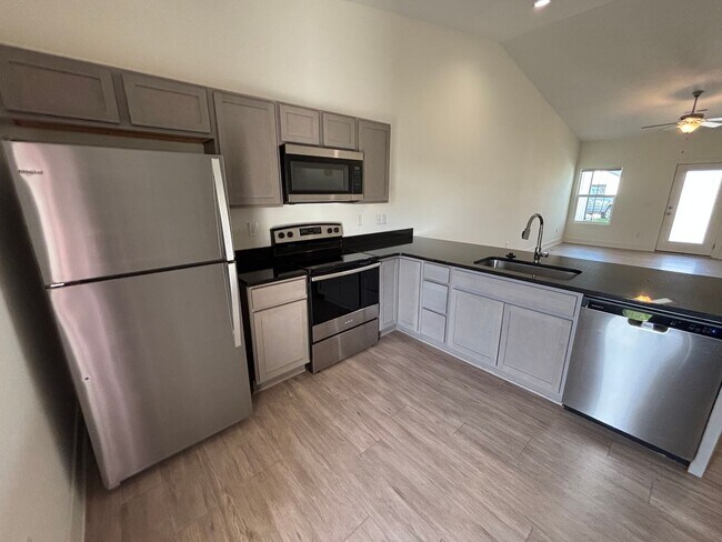 Building Photo - 1747/49 Hickory