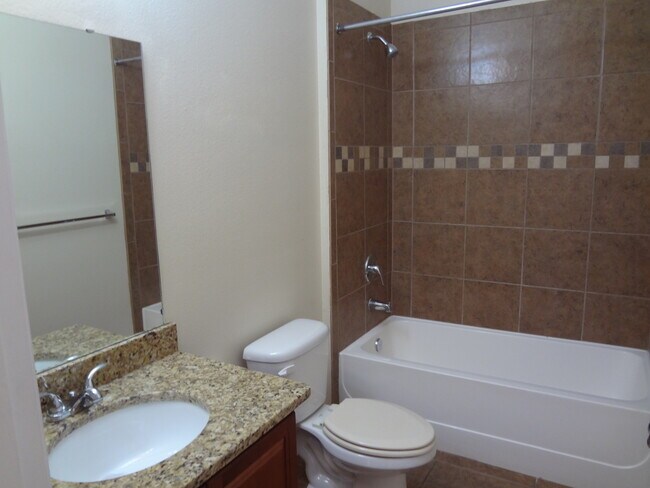 Building Photo - Beautiful 3BR Home in Mallory Square, Lawn Care Included