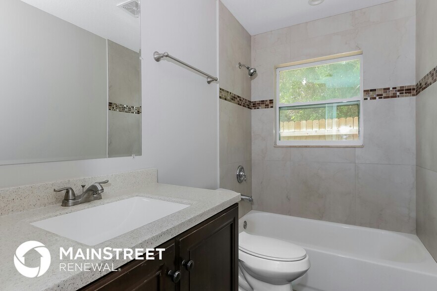 Building Photo - 3299 SE Garden St