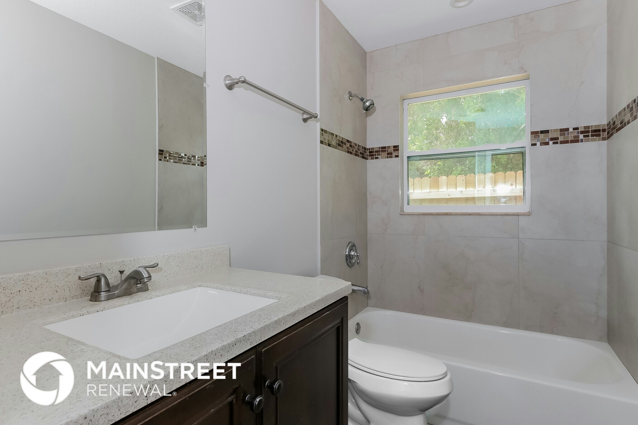 Building Photo - 3299 SE Garden St