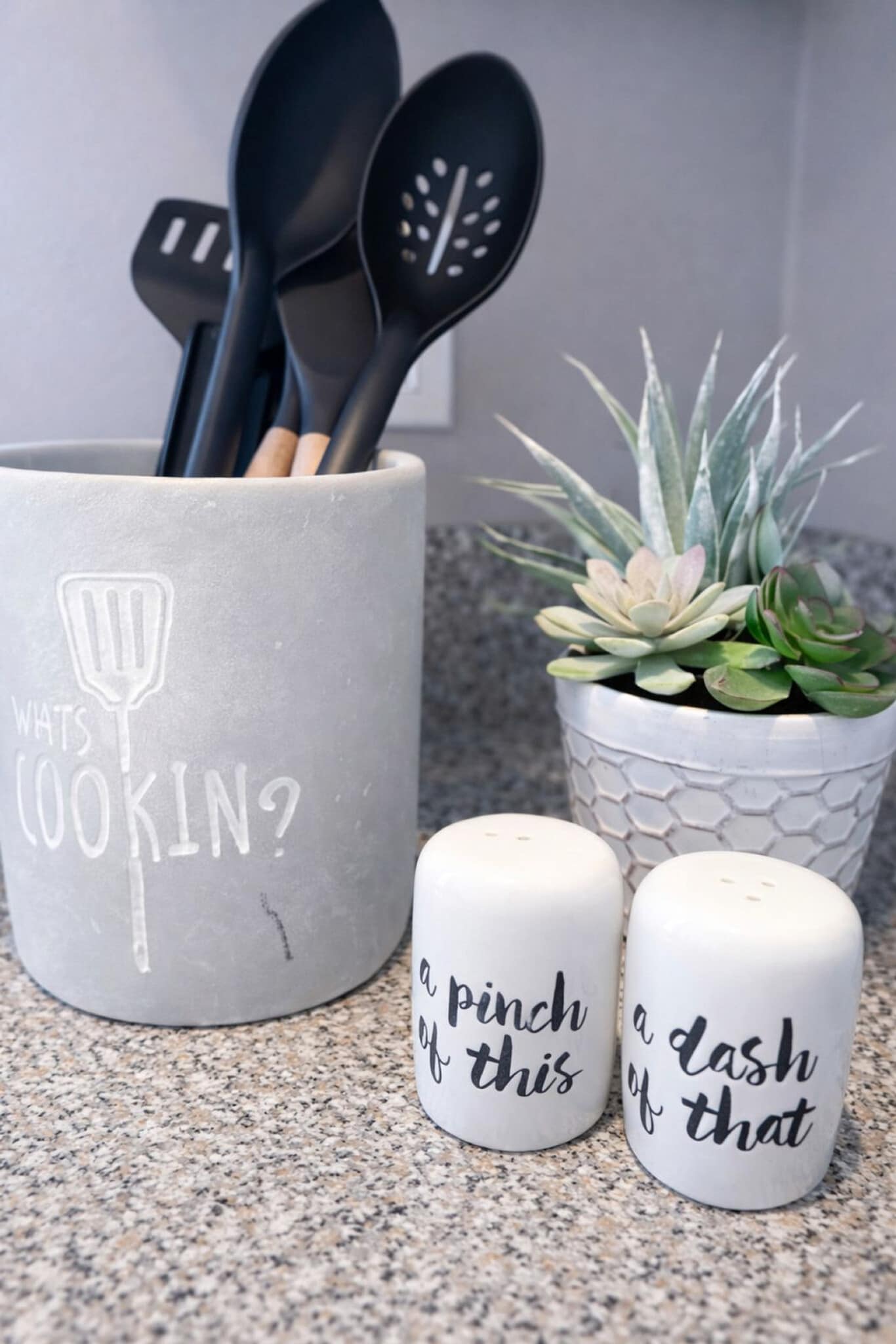 Building Photo - 11423-11425 5 Cedars Rd