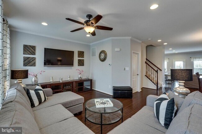 Building Photo - Charming 3BR Townhome in Aldie
