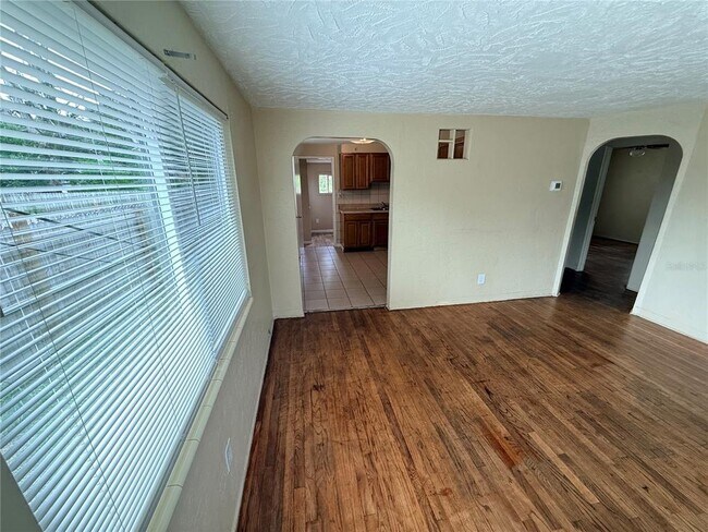 Building Photo - 1759 Temple Terrace S