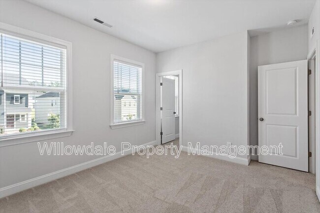 Building Photo - 4940 Enlightenment Rd