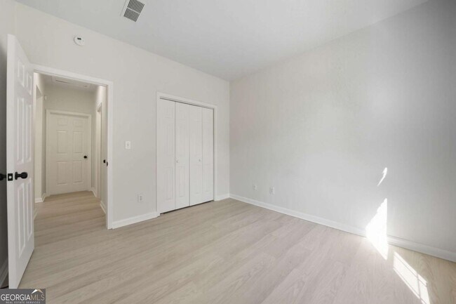 Building Photo - 4000 River Green Pkwy