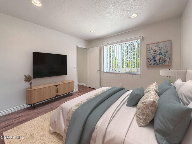 Building Photo - 576 Calle De Las Ovejas