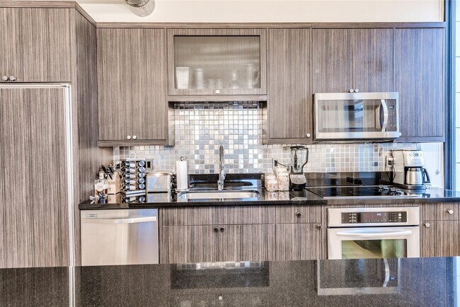 Building Photo - 705 Main St