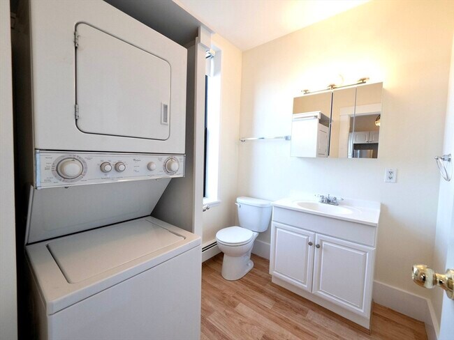 Building Photo - 27 Fort Ave