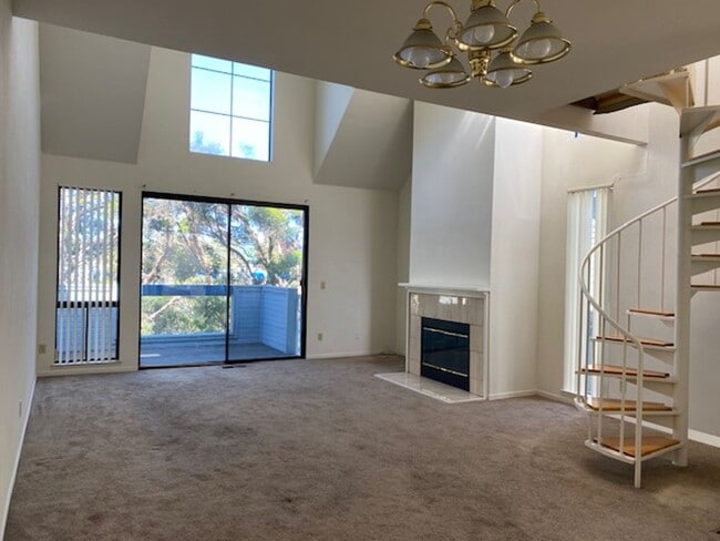 Building Photo - 15 Invincible Ct