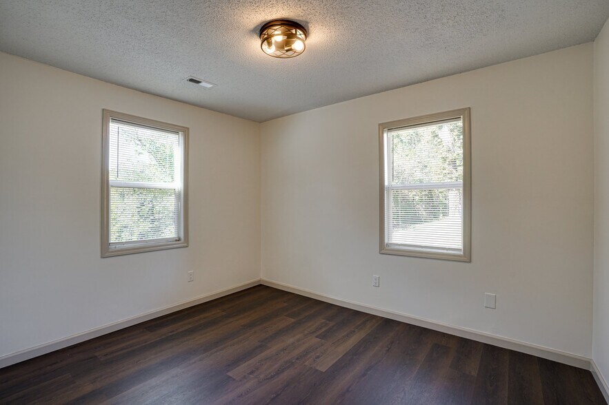 Building Photo - 927 Hulana St