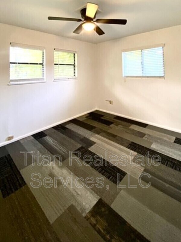 Building Photo - 304 Academy Rd