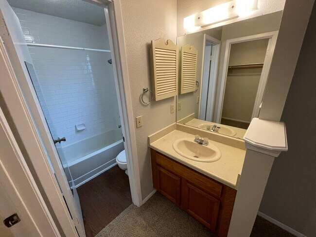 Building Photo - 513 Sierra Cove