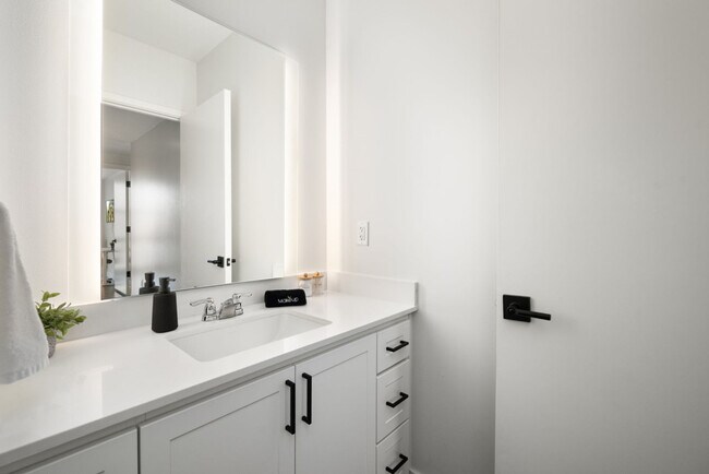 Building Photo - 4225 N 32nd Pl
