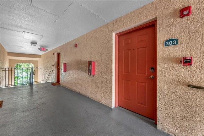 Building Photo - 2516 Centergate Dr