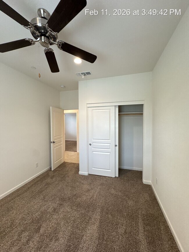 Building Photo - 4 Bedroom home! Rent Ready NW Visalia!