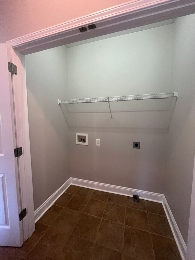 Building Photo - 128 Bentwood Cir