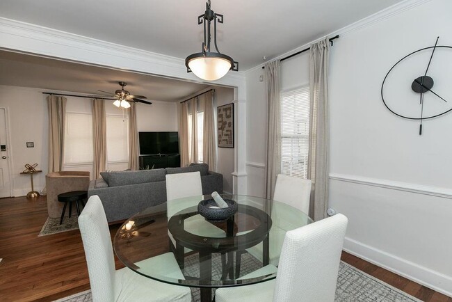 Building Photo - 936 East Lake Dr