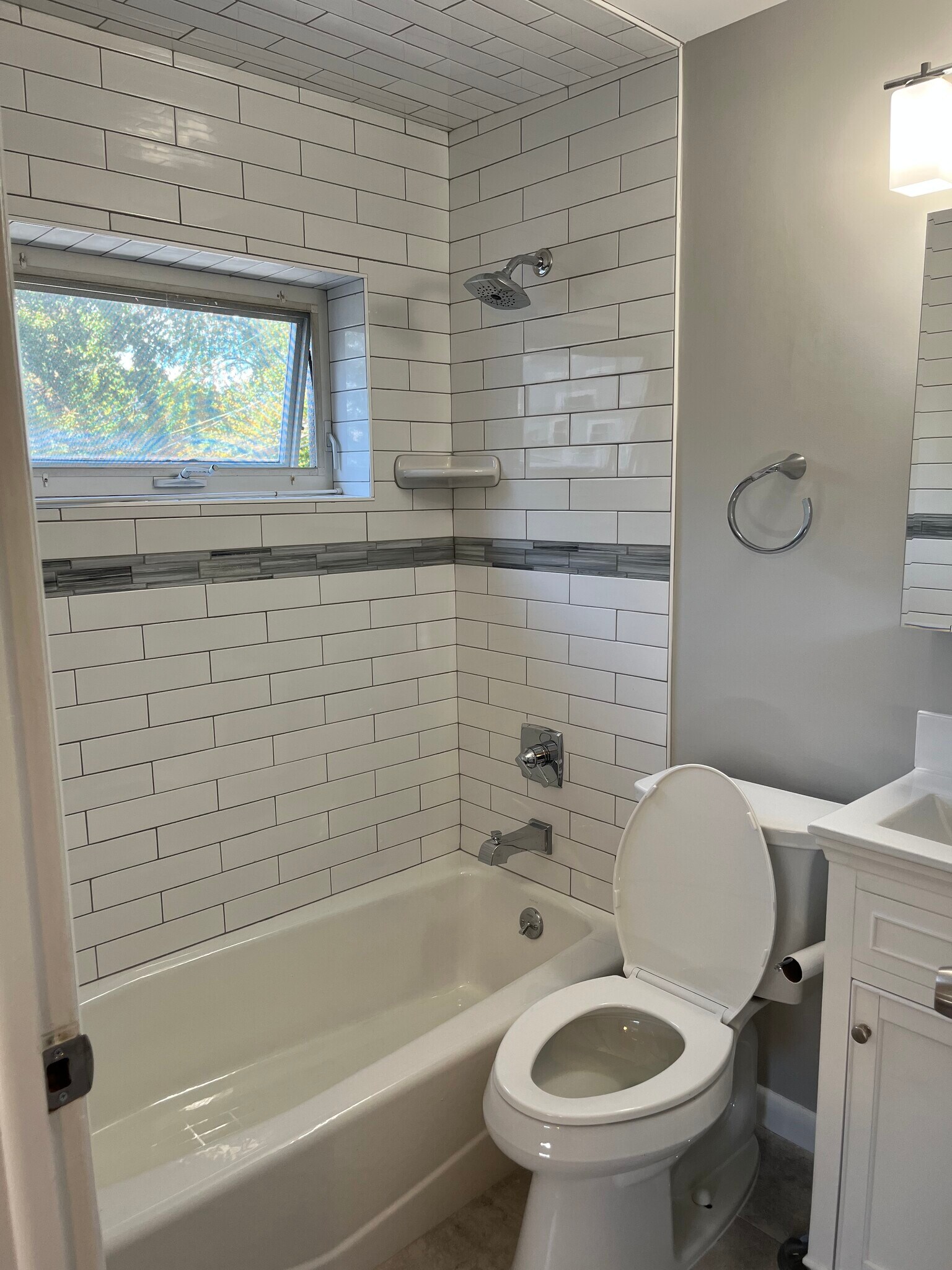 Building Photo - 386 Main St