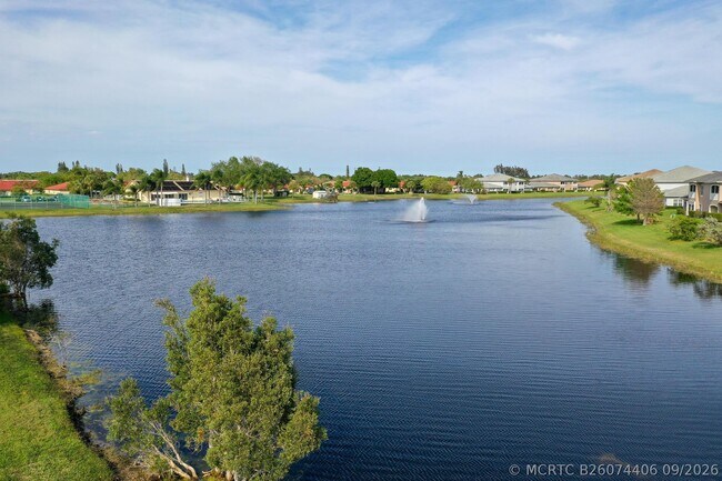 Building Photo - 1825 Sandhill Crane Dr