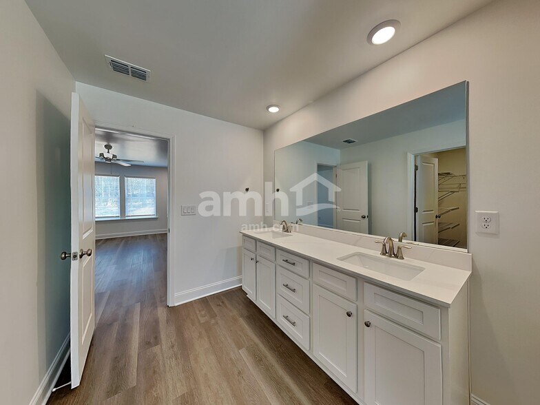 Building Photo - 955 Carnelian Ln