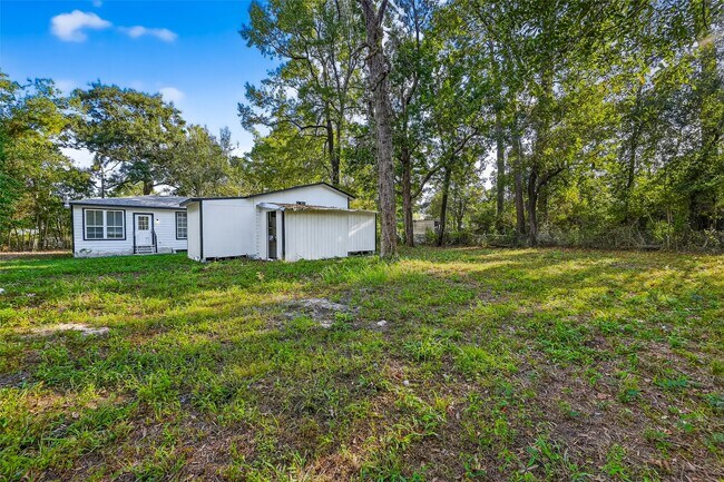 Building Photo - 16643 Lake Cir