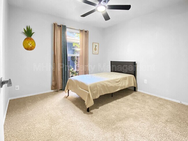 Building Photo - 9609 Woodland Hills