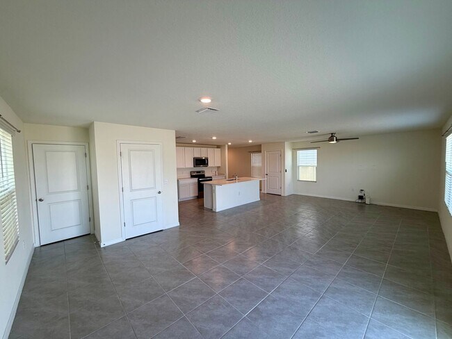 Building Photo - Beautiful Home in Newberry, FL – Spacious, Modern, and Peaceful Living