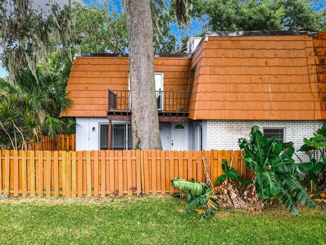 Building Photo - Coastal Charm Meets Modern Living: Your Dream Townhome in Port Orange Awaits!