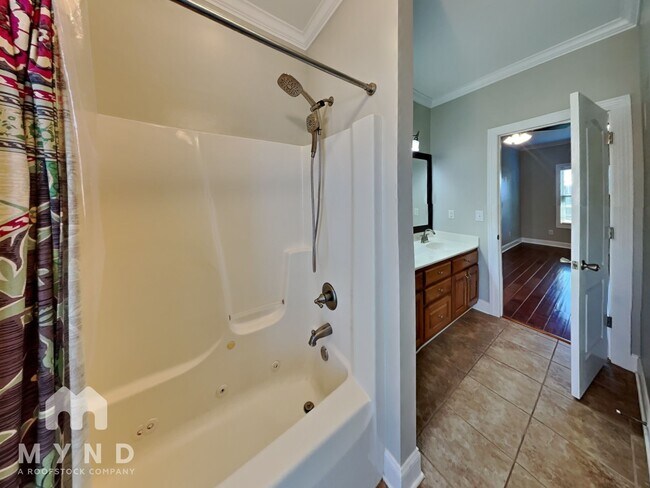 Building Photo - 15936 Landview Ln