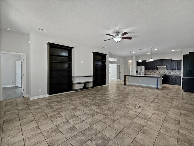 Building Photo - 9002 Monument Parke