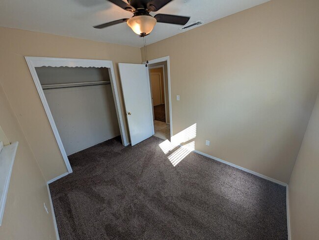 Building Photo - 1404 Heather Ln