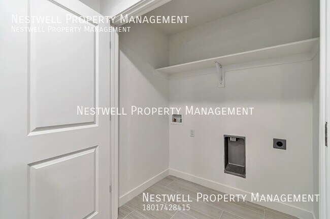 Building Photo - Stunning 3-bed Townhome in Daybreak