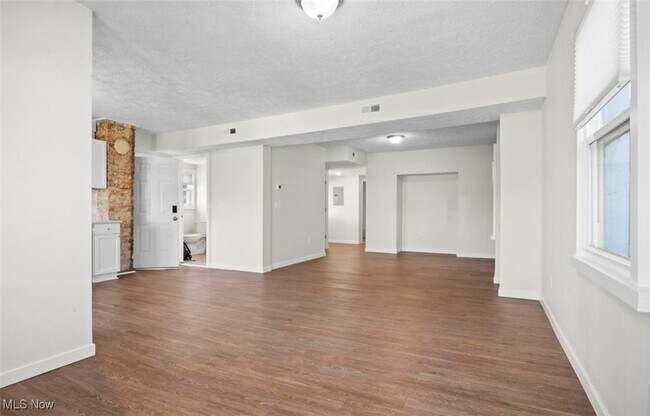 Building Photo - 1277 W 67th St