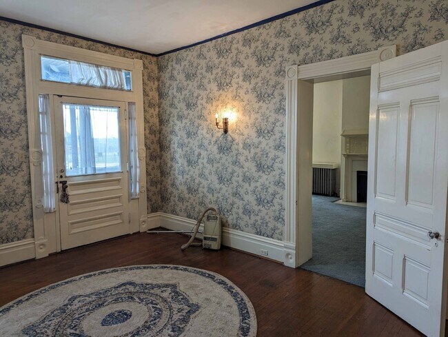 Family Room - 402 N Main St