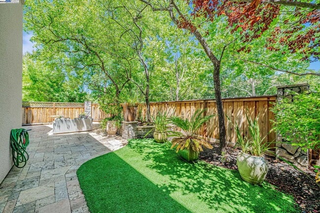 Building Photo - 260 Abigail Cir