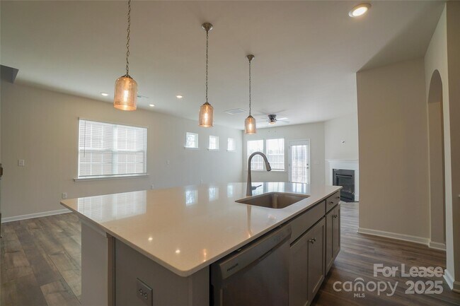 Building Photo - 1406 Caracara Ct