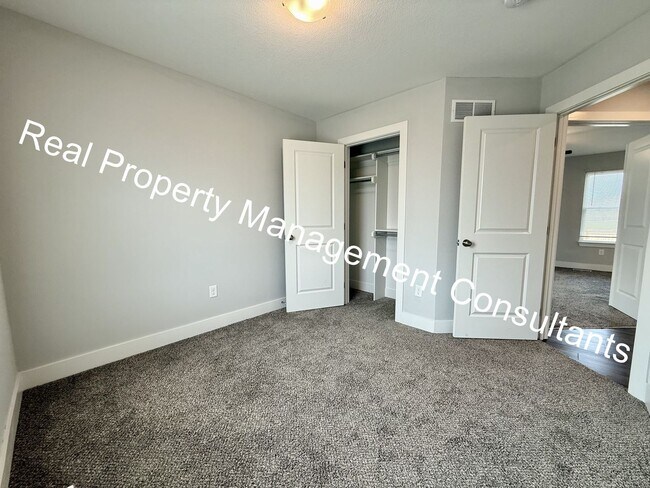 Building Photo - $500 off Move In Special on 4-bedroom, 3-b...