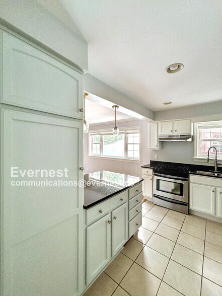 Building Photo - 4520 Grove Ave