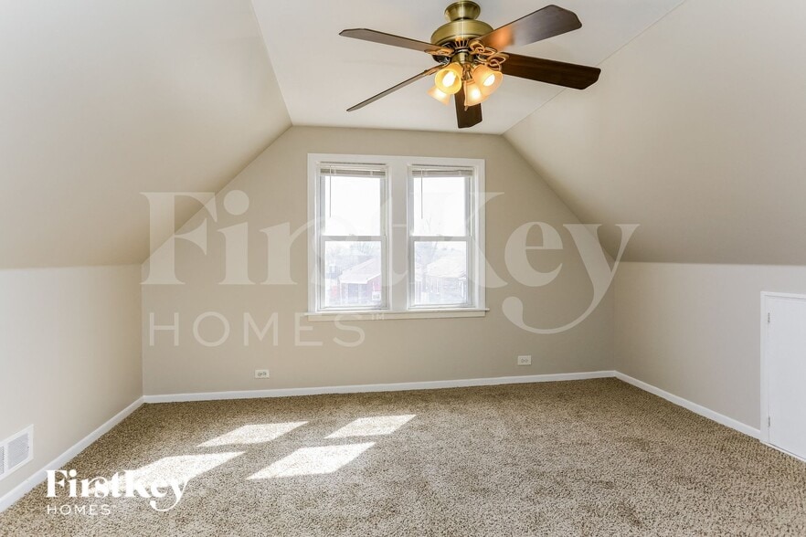Building Photo - 8106 S Maplewood Ave