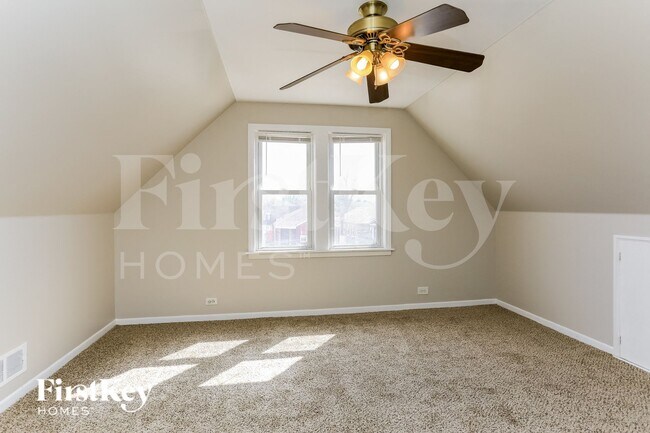 Building Photo - 8106 S Maplewood Ave